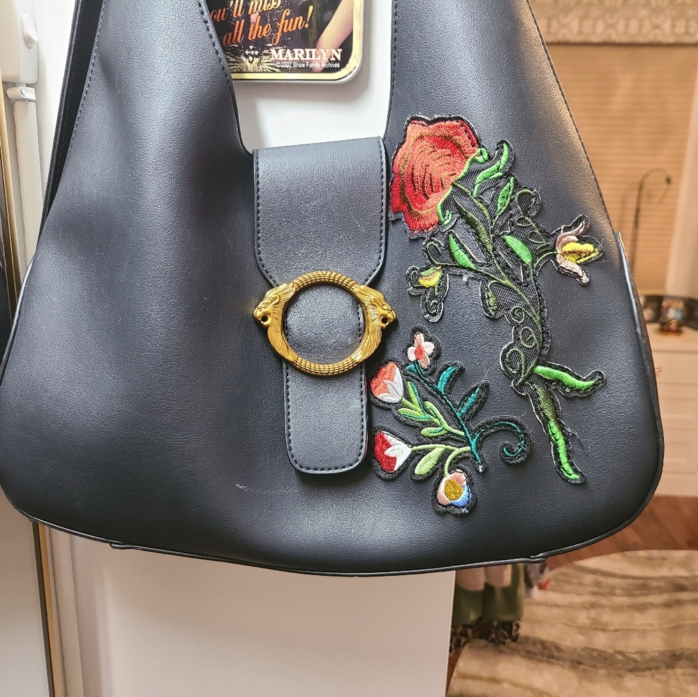 Embroidered bag - Picture 3 of 7